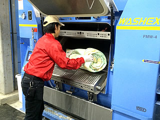 洗い（布団用大型洗濯機）